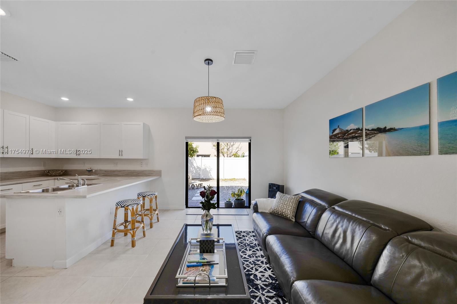 10568 W 32nd Ln, Hialeah, Florida image 7