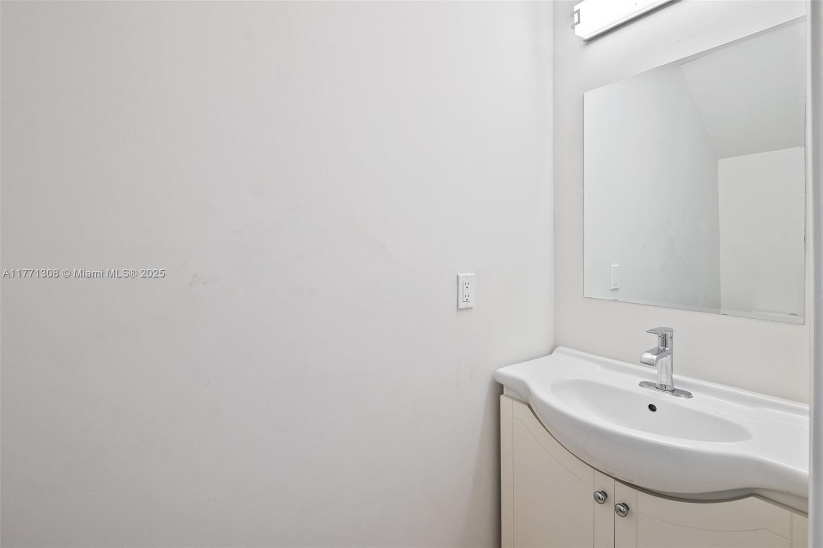 9340 NW 48th Doral Ter, Doral, Florida image 7