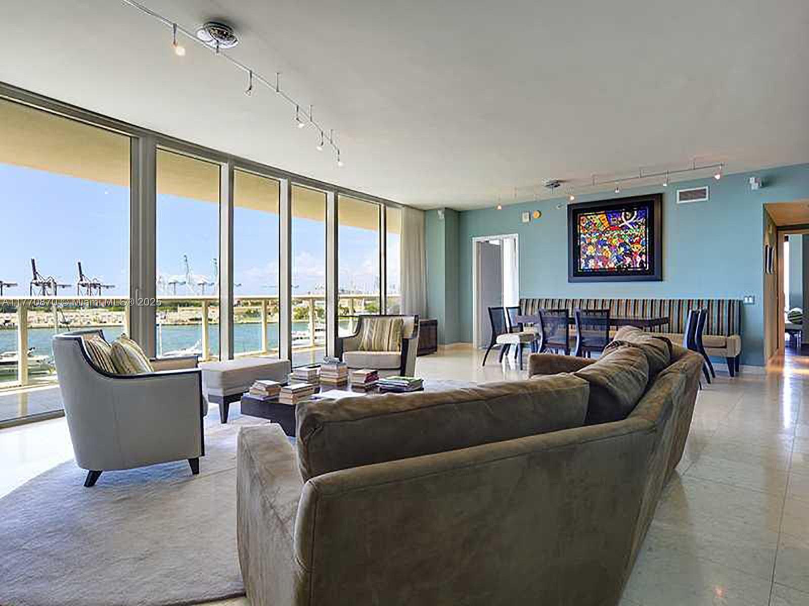 Apartamento à Venda em Miami Beach, FL