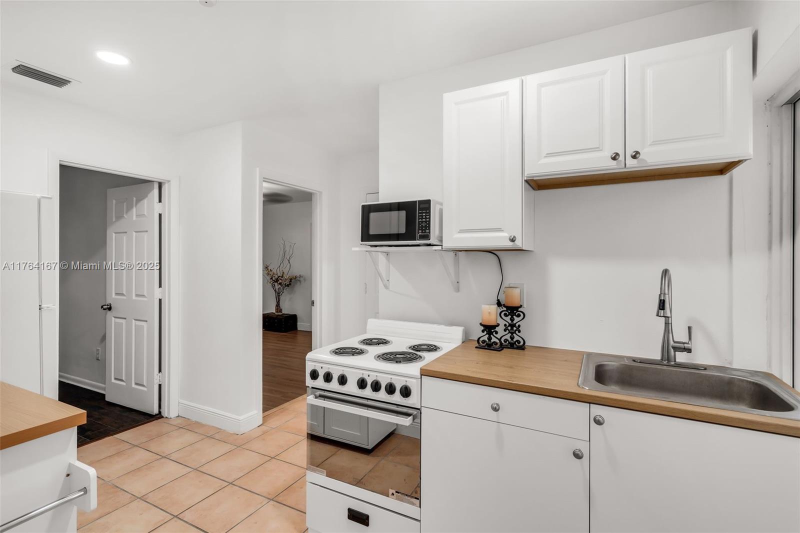 14841 Dade Pine Ave, Miami Lakes, Florida image 17