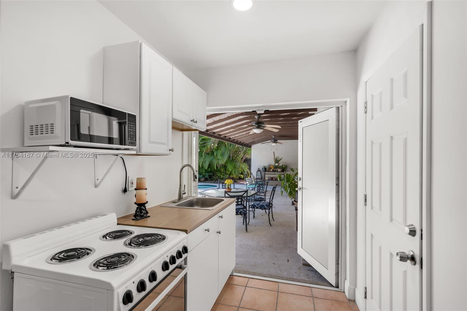 14841 Dade Pine Ave, Miami Lakes, Florida image 18