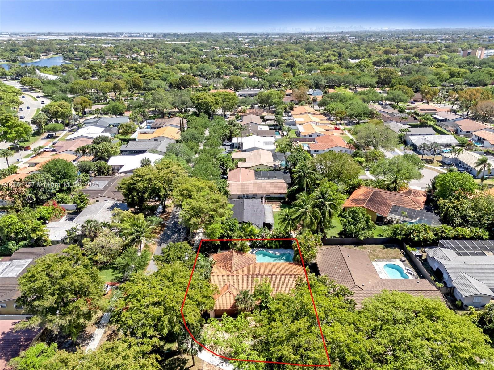 14841 Dade Pine Ave, Miami Lakes, Florida image 33