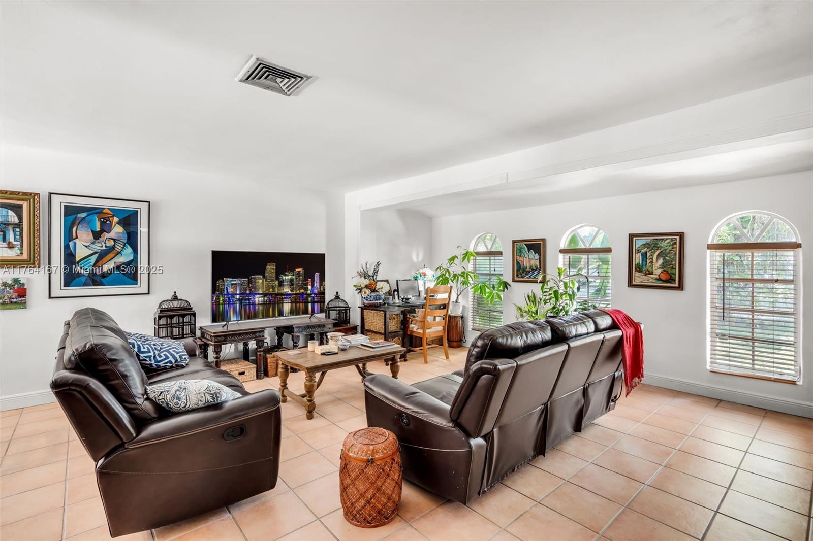 14841 Dade Pine Ave, Miami Lakes, Florida image 9