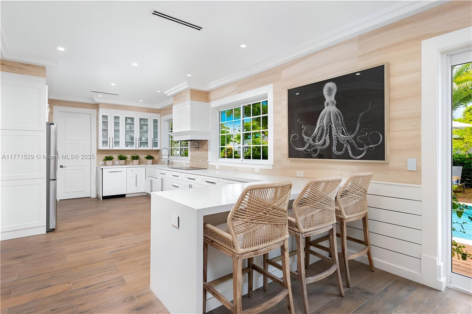 2575 Pine Tree Dr, Miami Beach, Florida image 14
