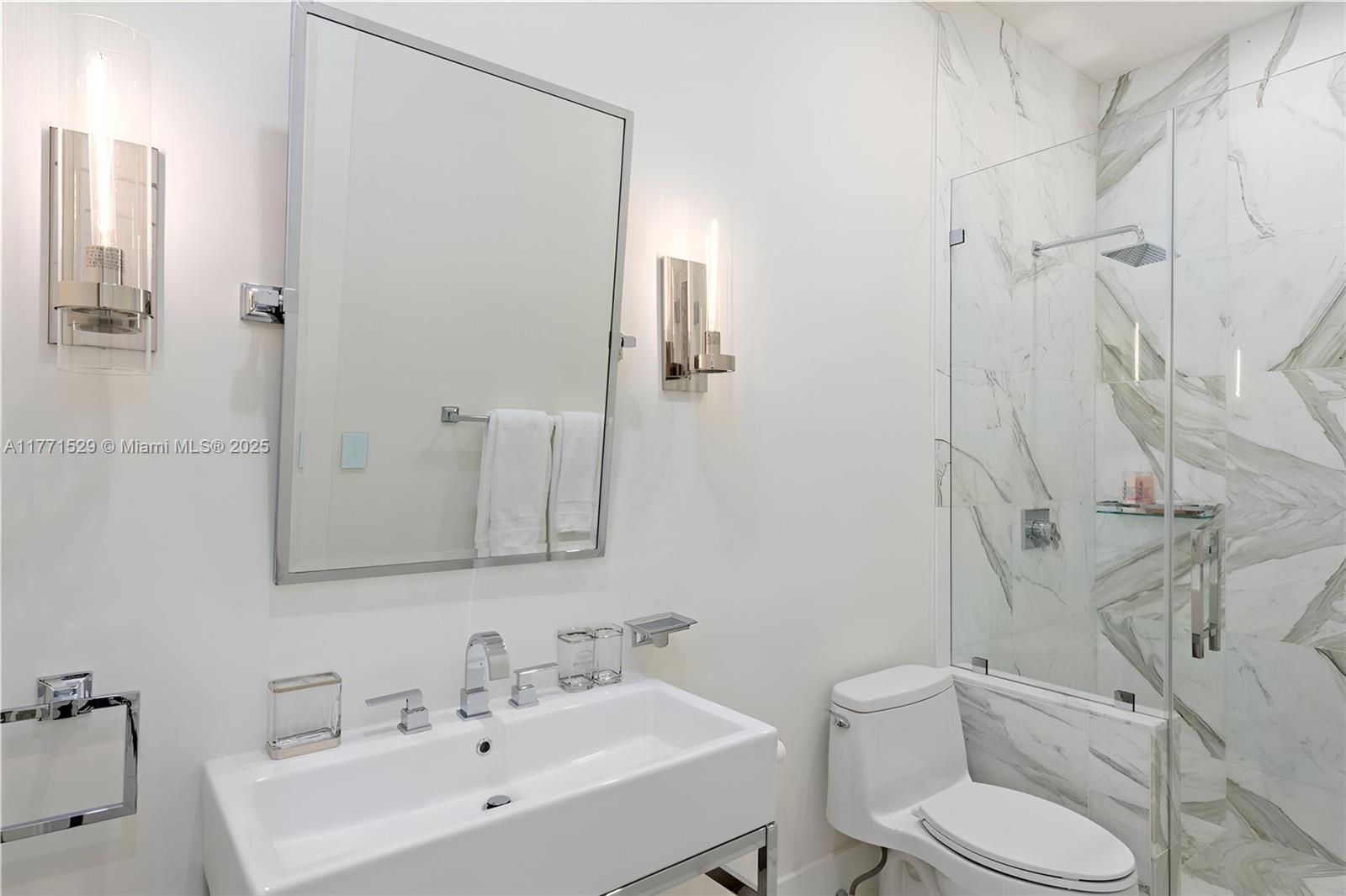 2575 Pine Tree Dr, Miami Beach, Florida image 23