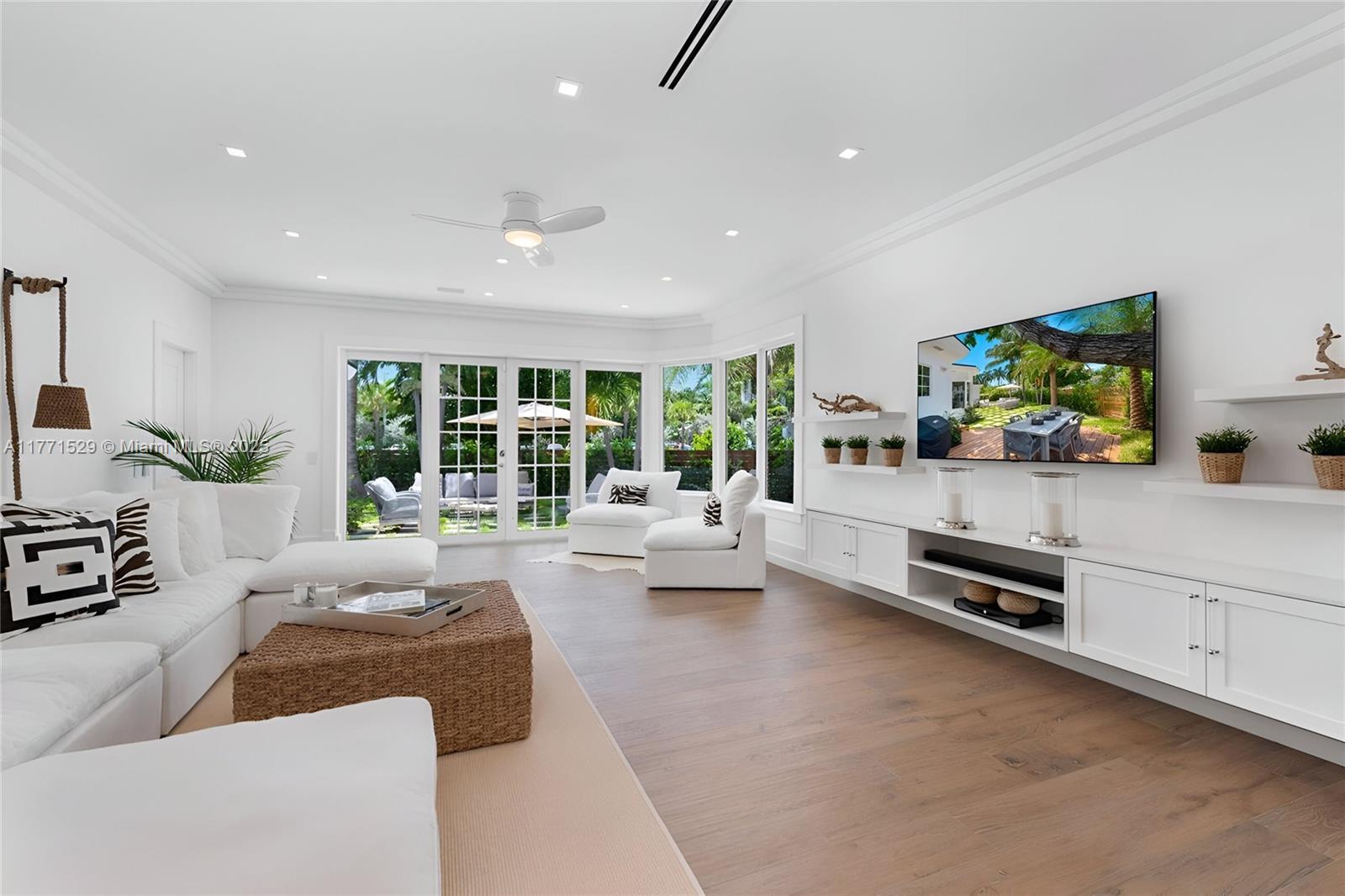 2575 Pine Tree Dr, Miami Beach, Florida image 8