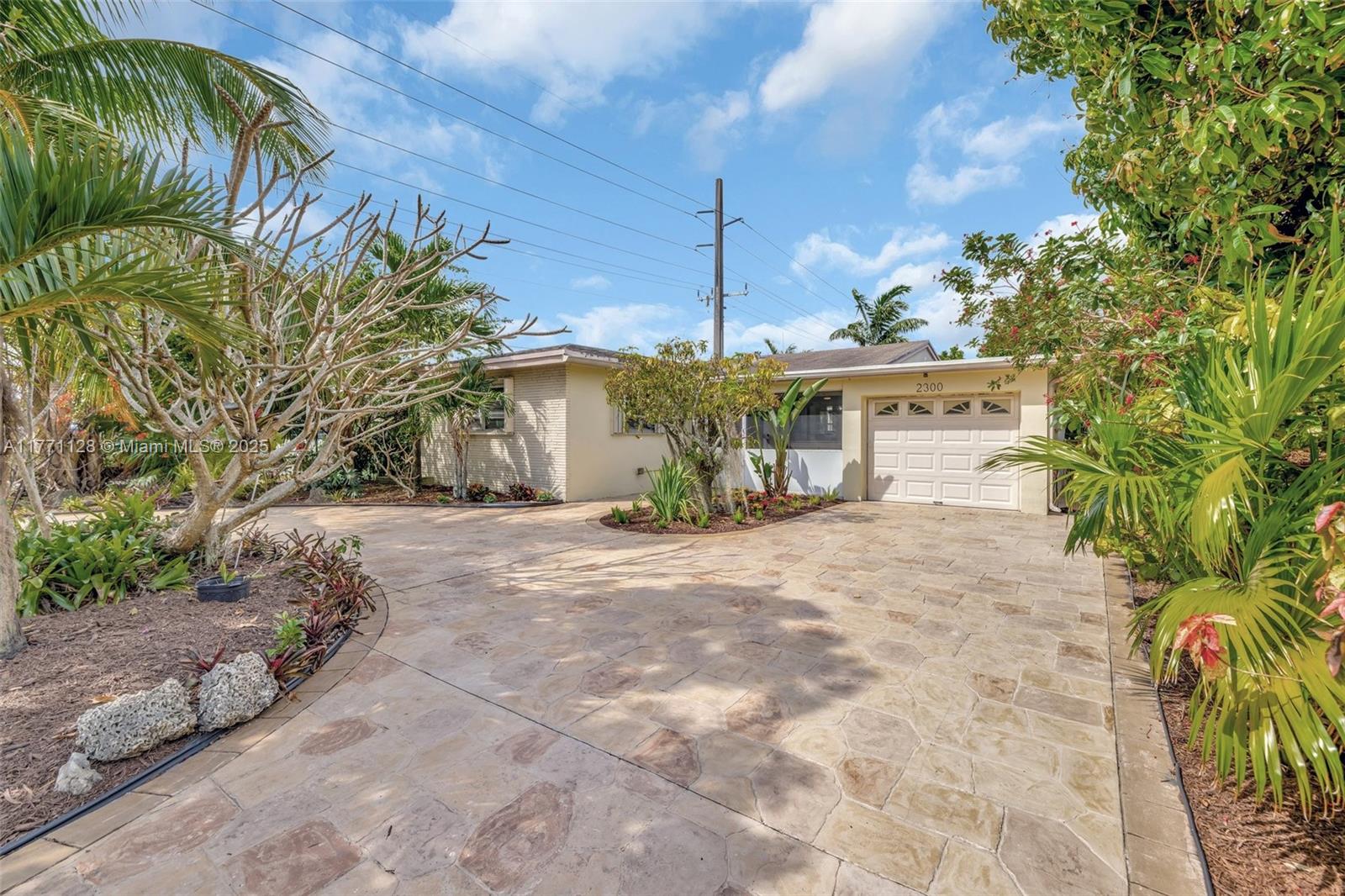 2300 N 57th Way  For Sale A11771128, FL
