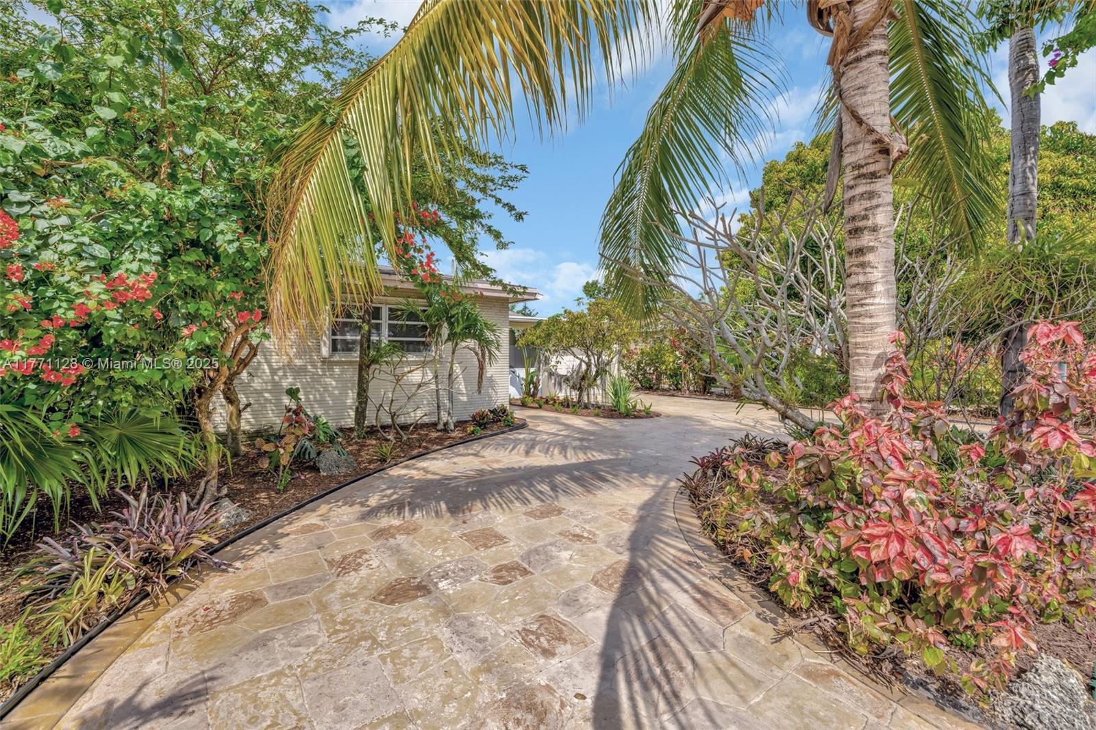 2300 N 57th Way, Hollywood, Florida image 2