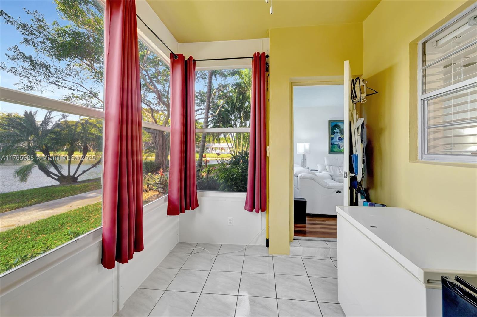 5103 NW 35th St #406, Lauderdale Lakes, Florida image 9