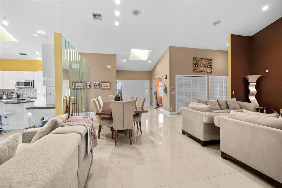 7332 NW 83rd Way, Tamarac, Florida image 11