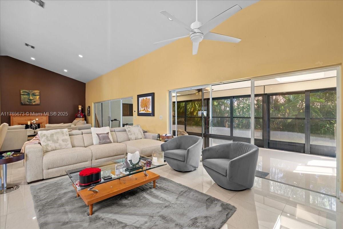 7332 NW 83rd Way, Tamarac, Florida image 16