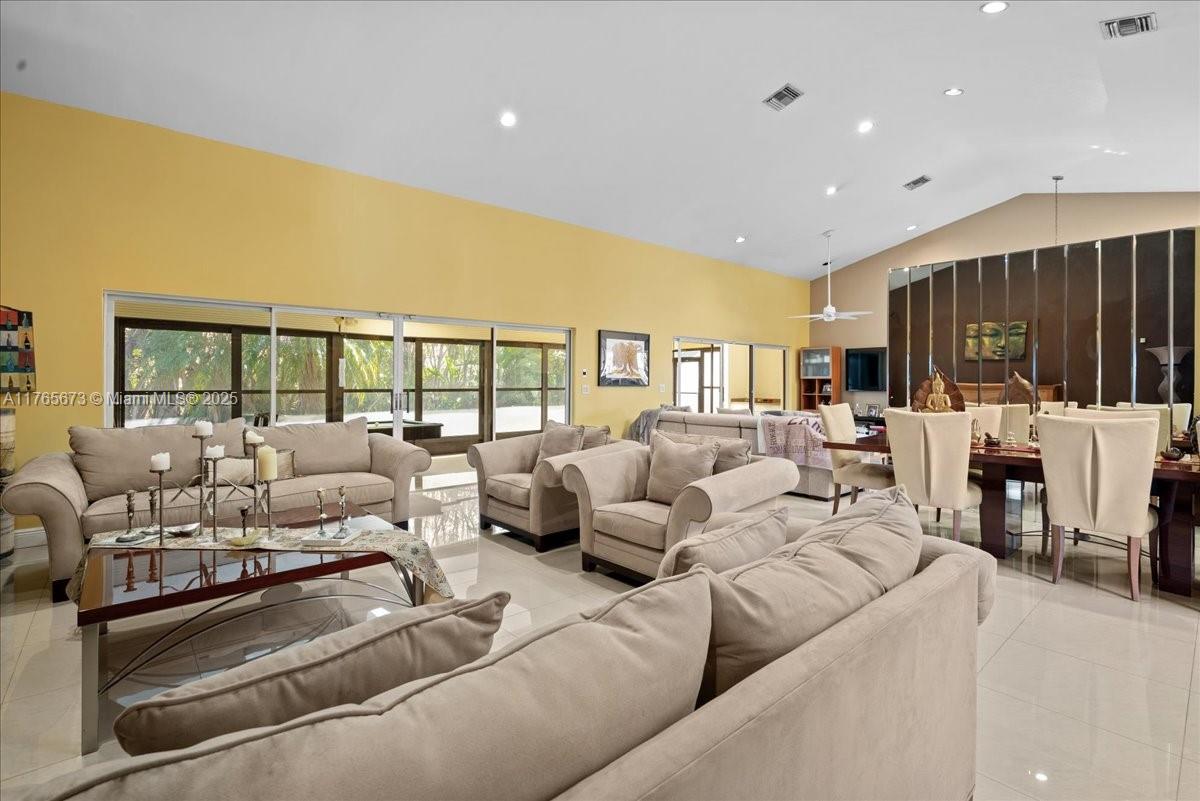 7332 NW 83rd Way, Tamarac, Florida image 7