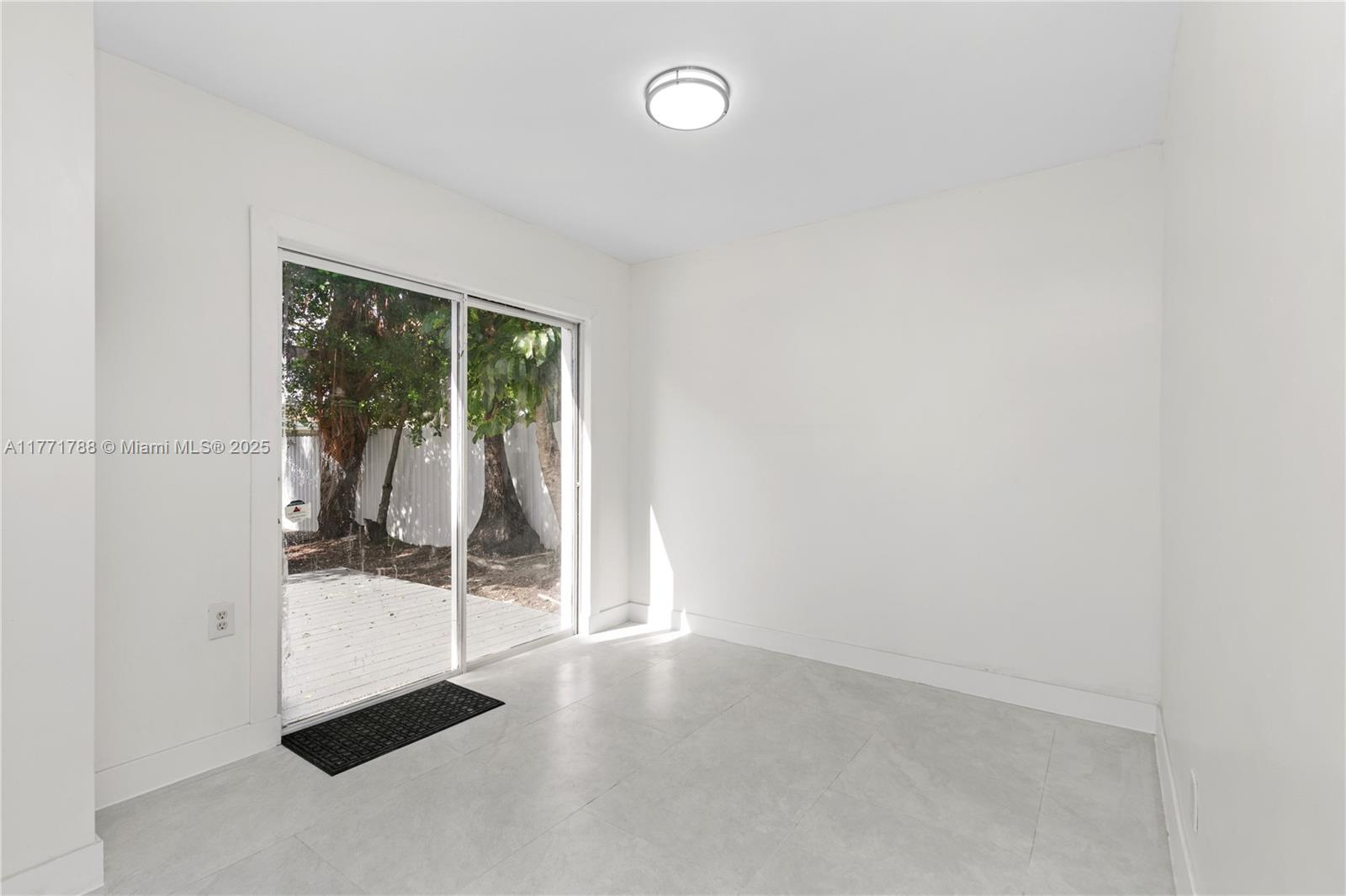 310 NW 55th St, Oakland Park, Florida image 21
