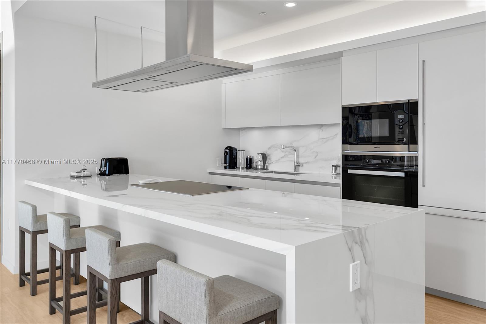 1000 Brickell Plz #PH5504, Miami FL 33131