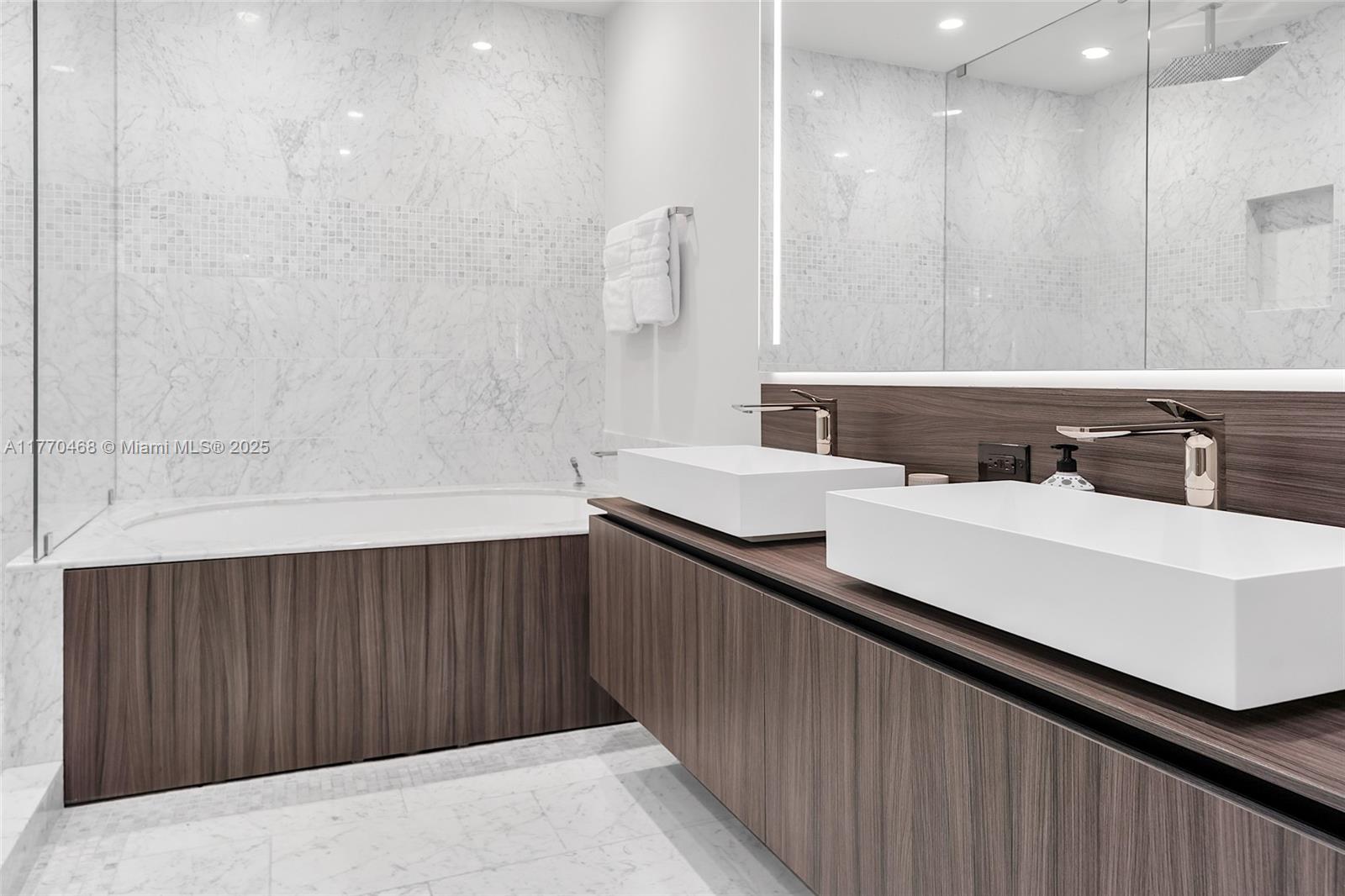 1000 Brickell Plz #PH5504, Miami FL 33131