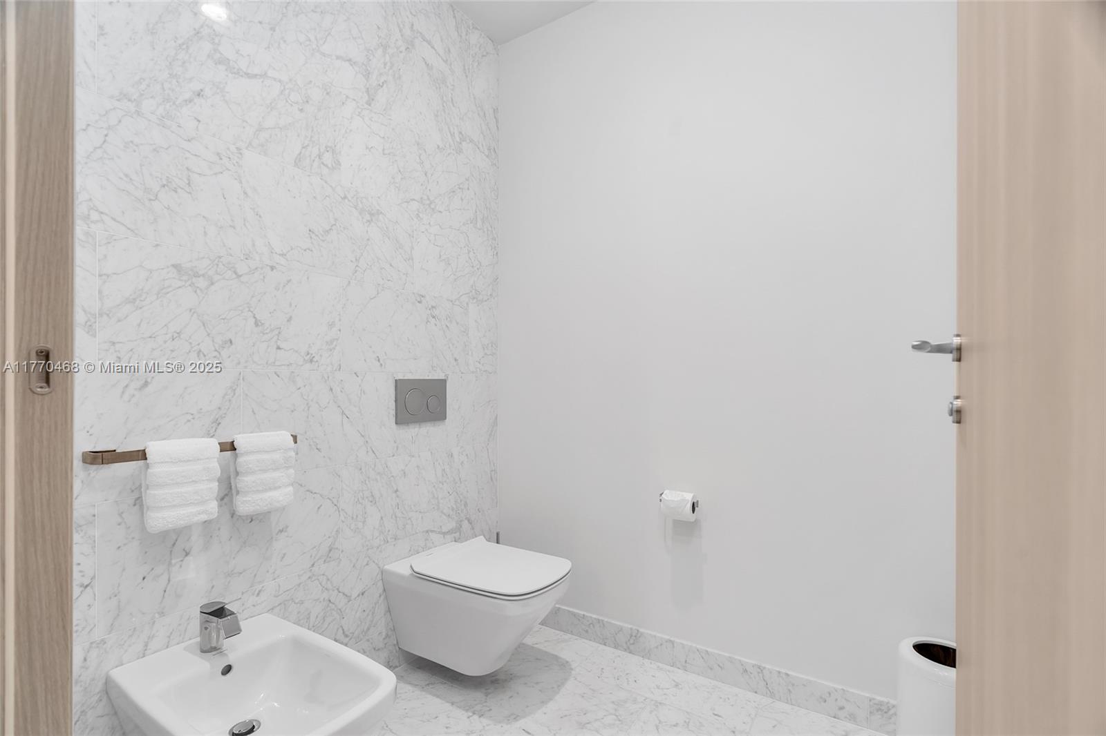 1000 Brickell Plz #PH5504, Miami FL 33131