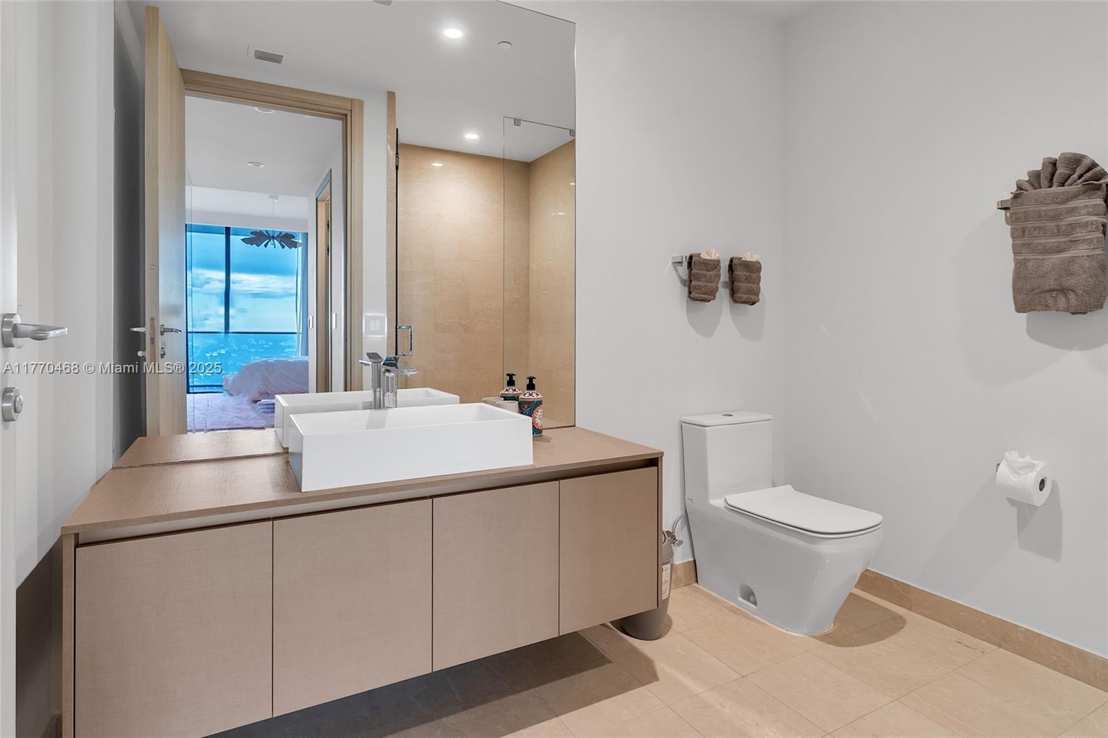 1000 Brickell Plz #PH5504, Miami FL 33131