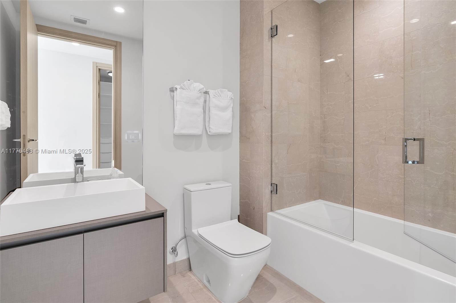 1000 Brickell Plz #PH5504, Miami FL 33131