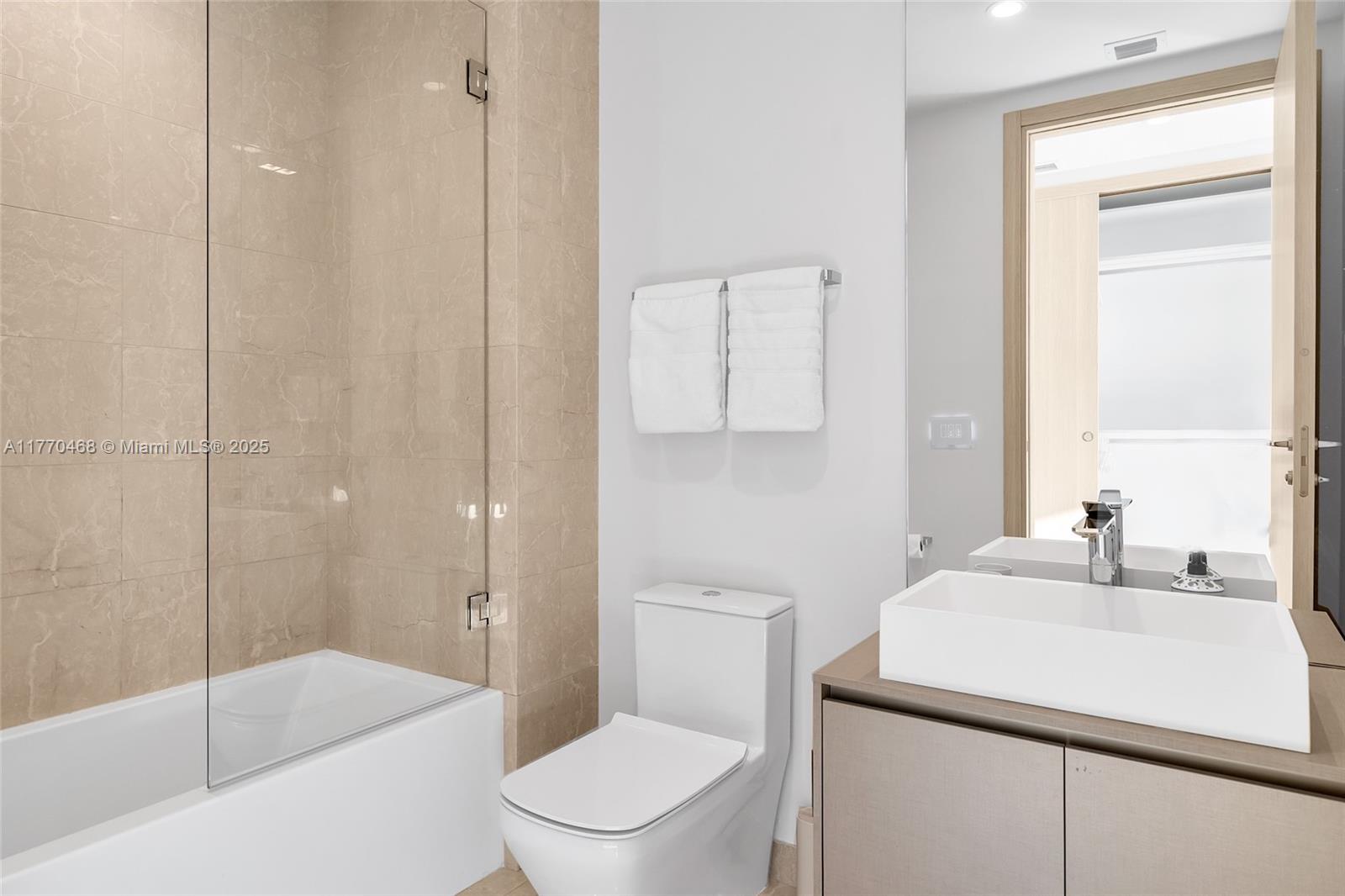 1000 Brickell Plz #PH5504, Miami FL 33131