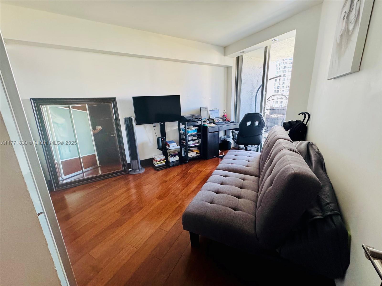 Listing Photo 14