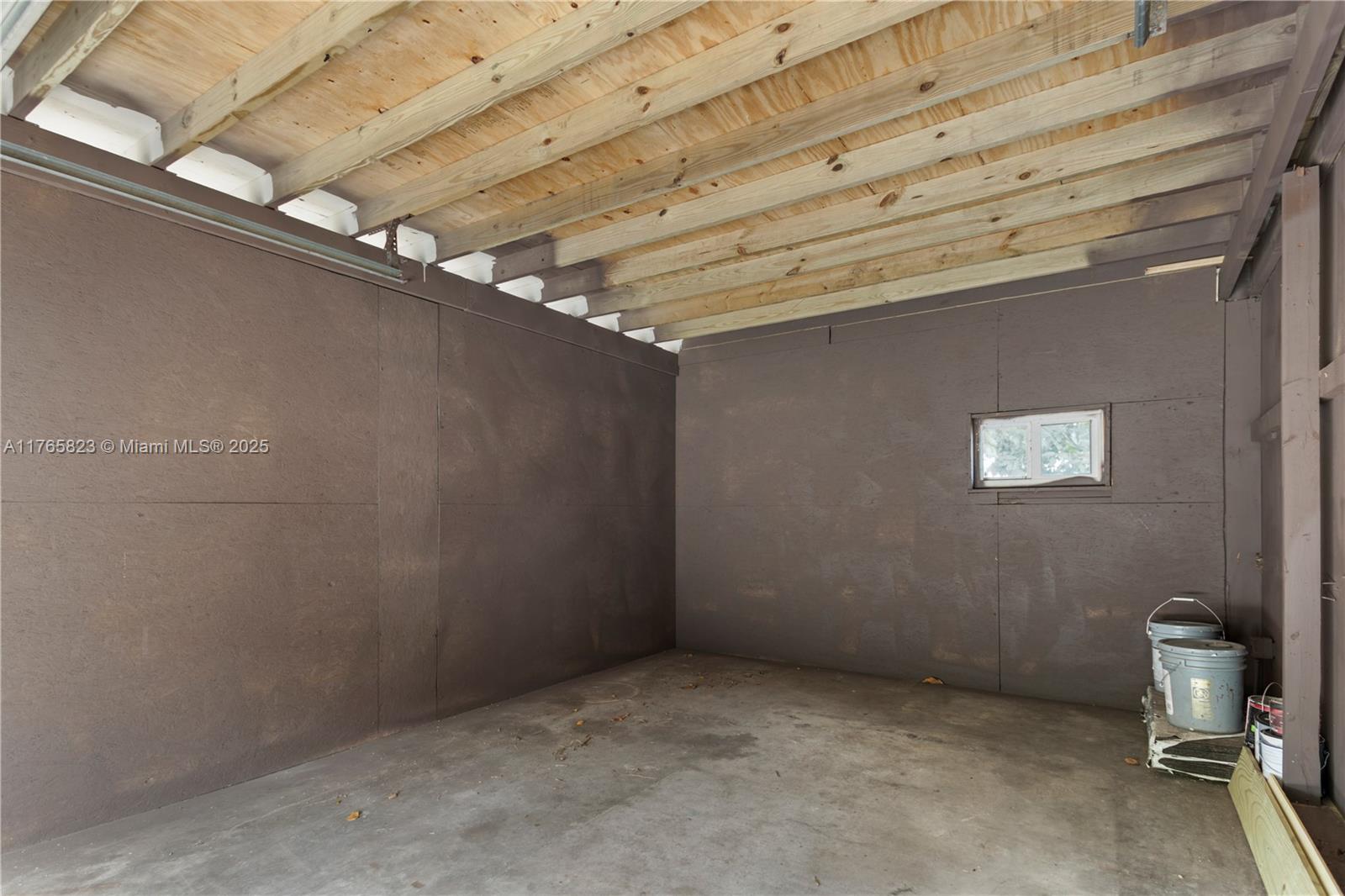 Listing Photo 8