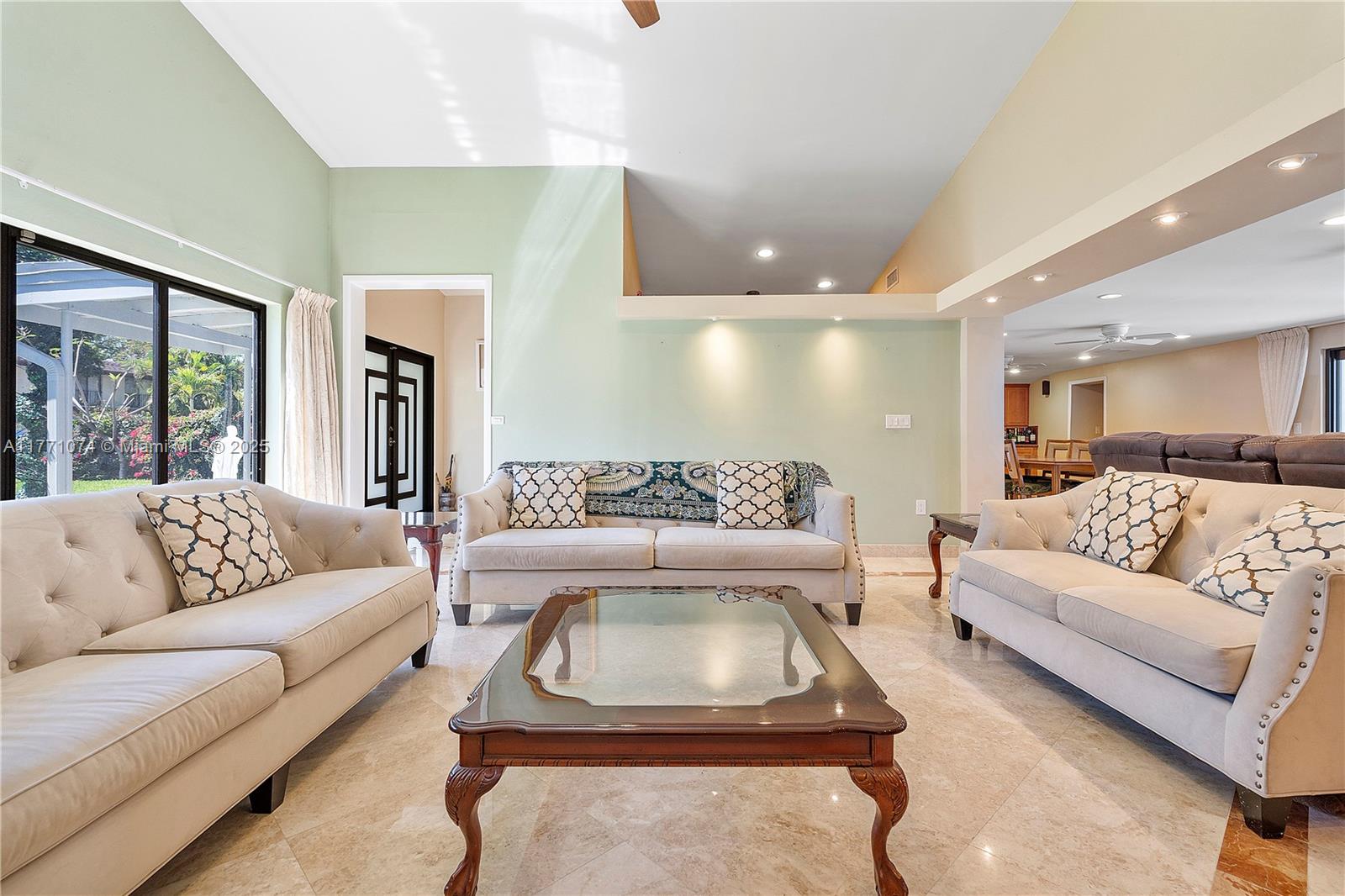 2531 NE 195th St, Aventura, Florida image 11