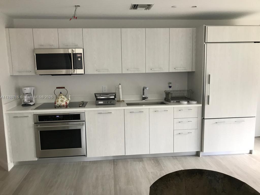 55 SW 9th St #2203, Miami FL 33130