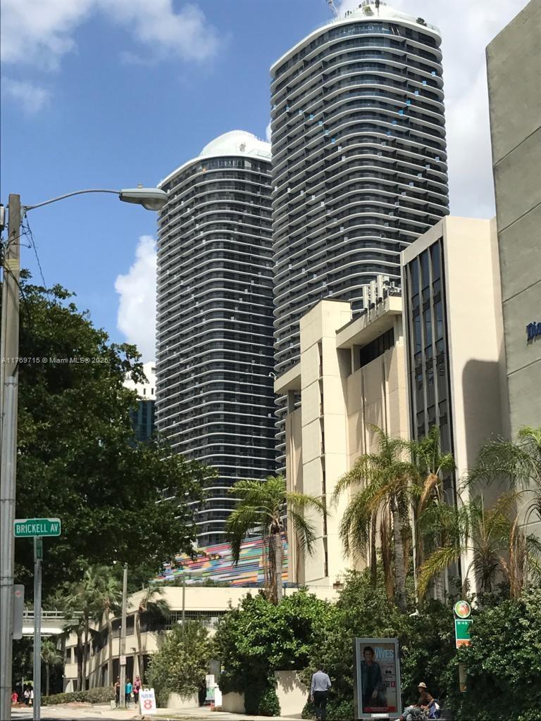 55 SW 9th St #2203, Miami FL 33130