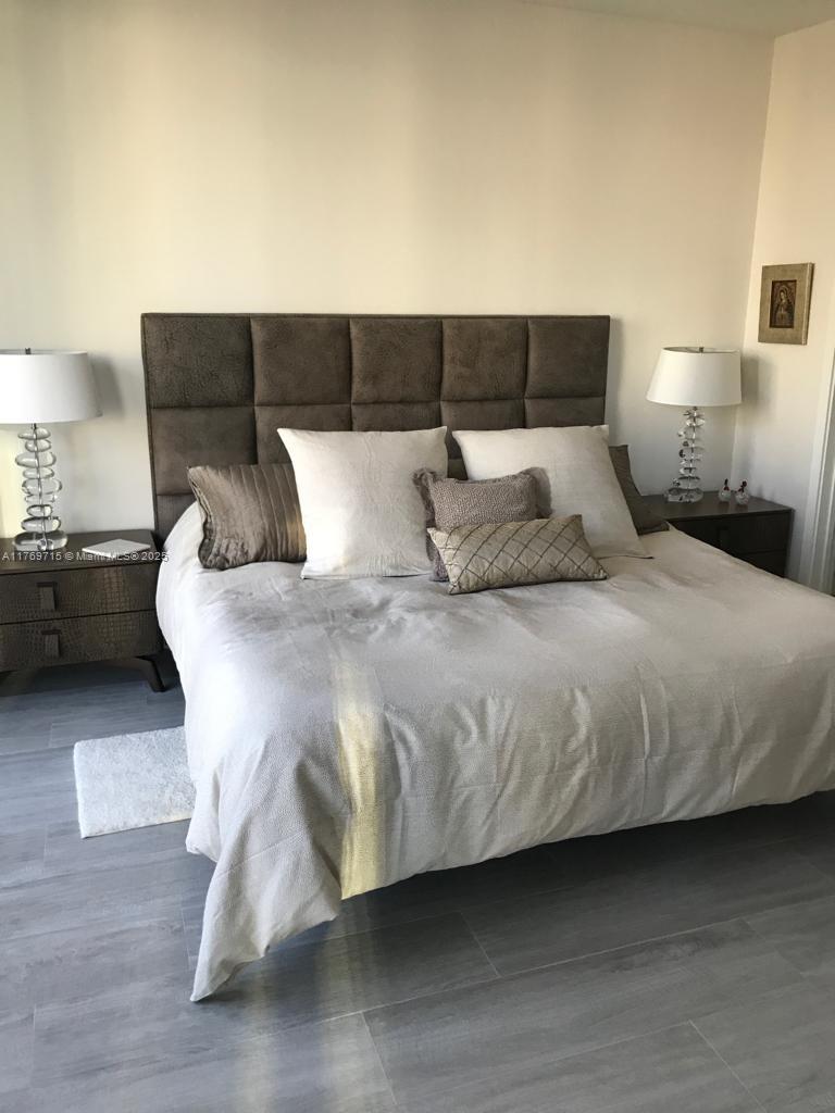 55 SW 9th St #2203, Miami FL 33130