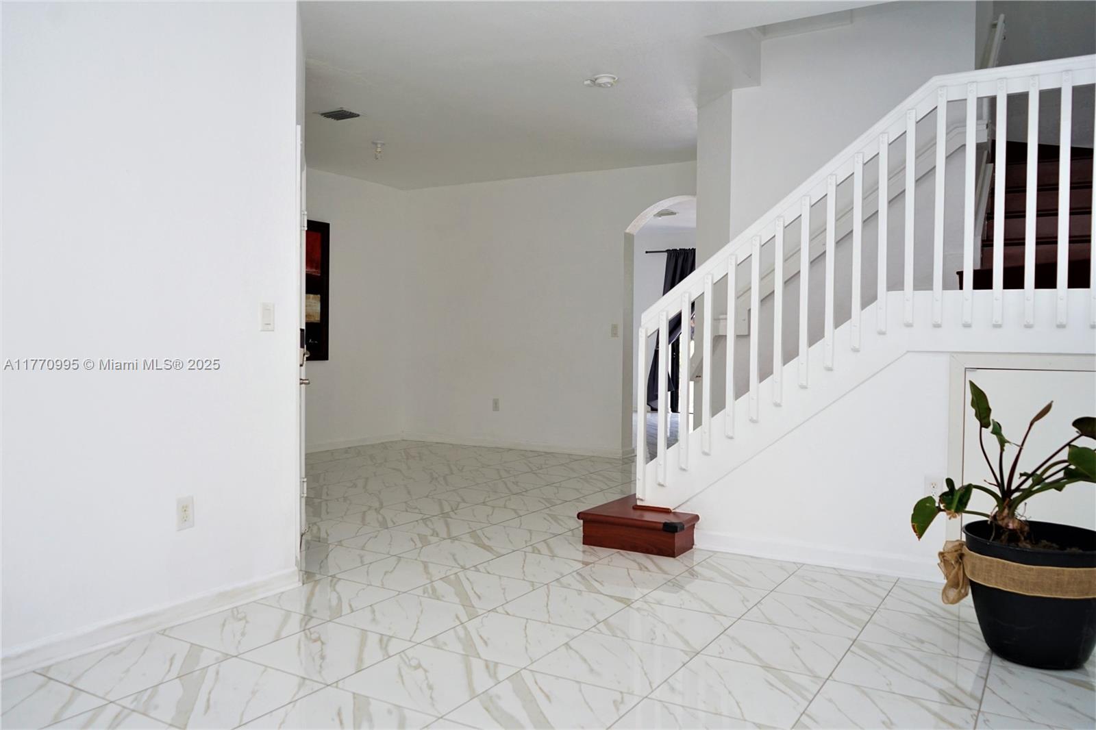 3365 W 91 Terr, Hialeah, Florida image 6