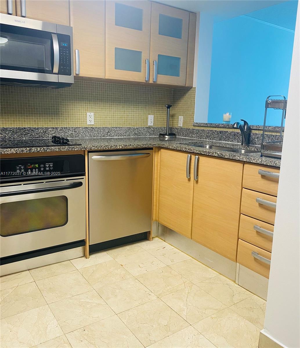 2101 Brickell Ave #1005, Miami FL 33129