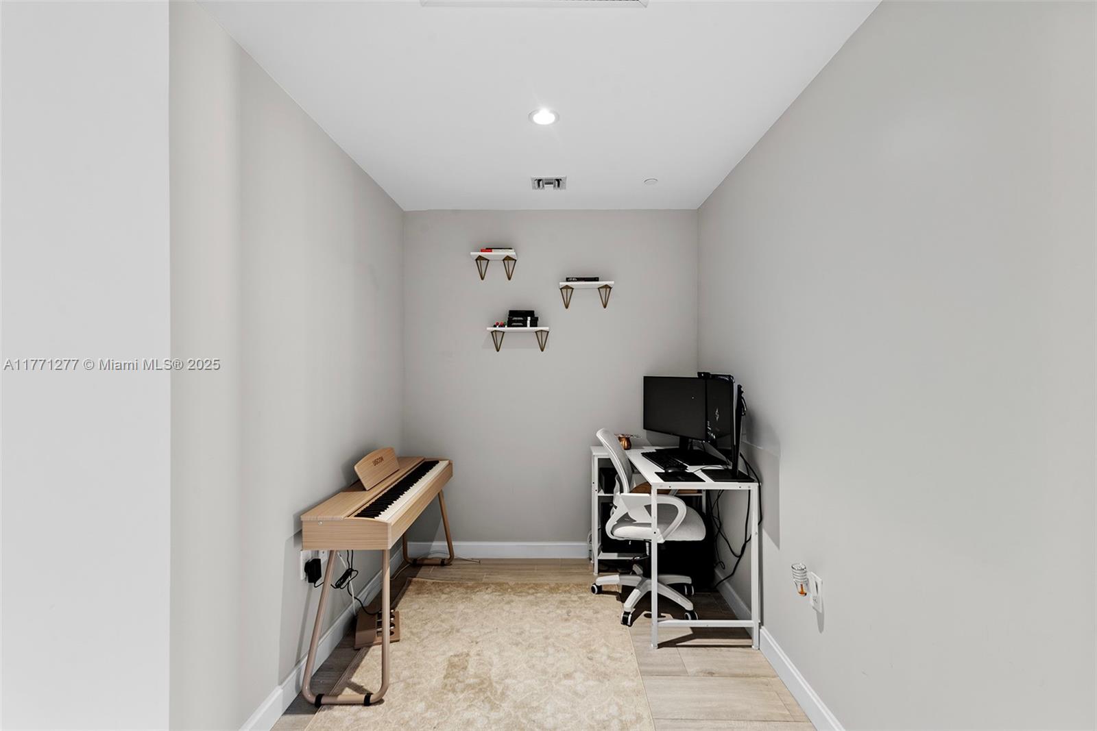 Listing Photo 16
