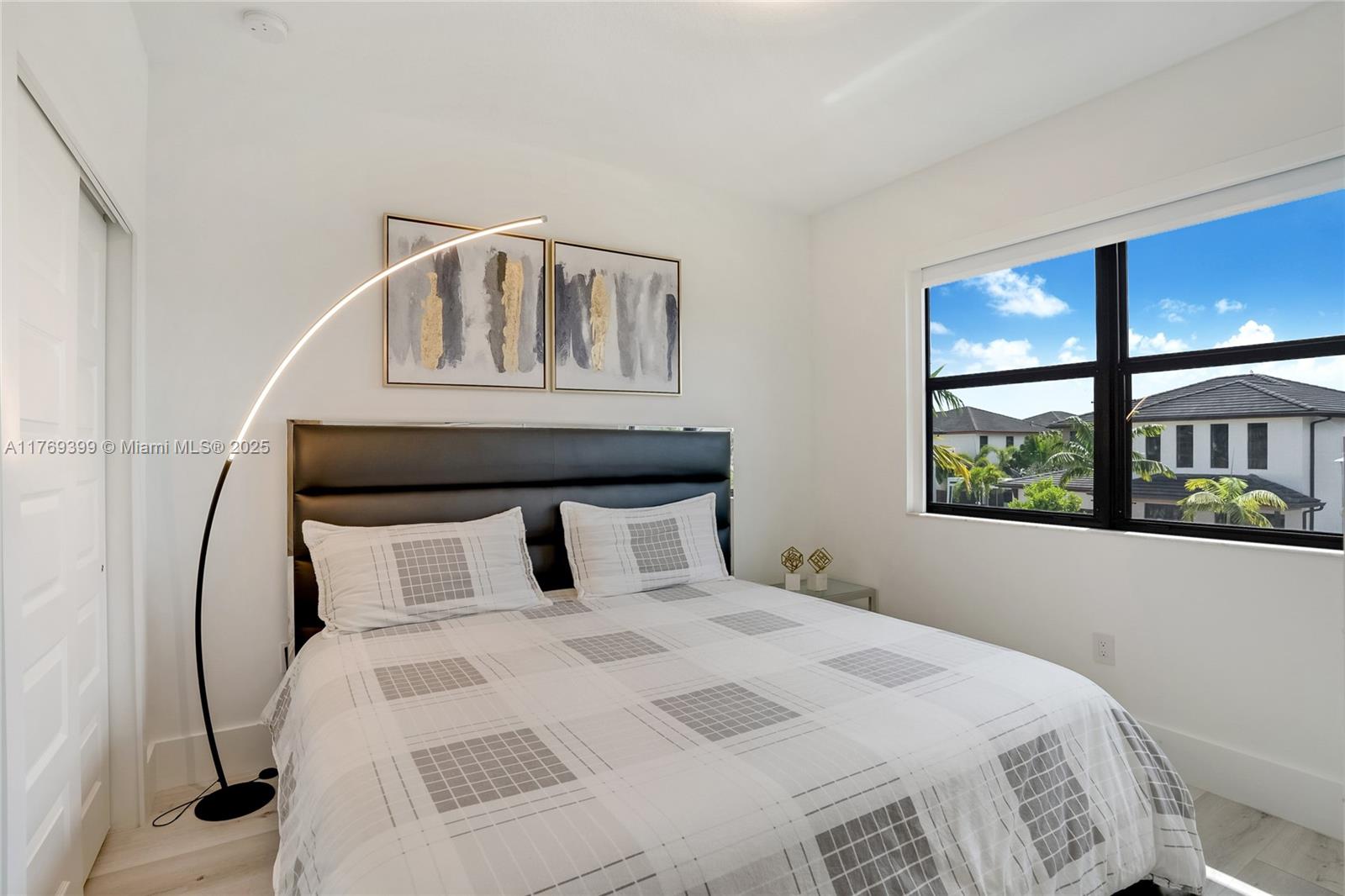 8823 NW 155th Ter, Miami Lakes, Florida image 28