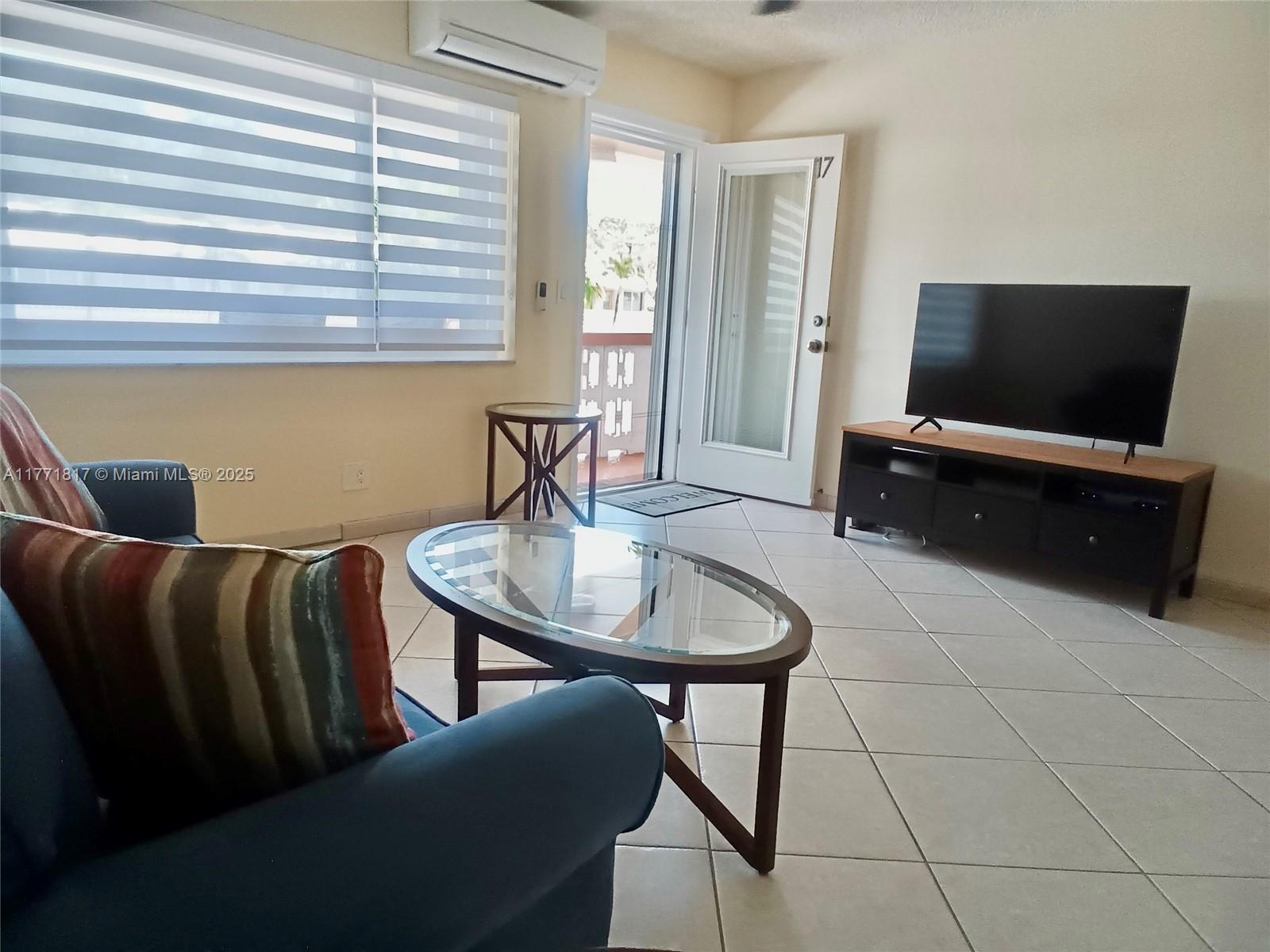 800 SW 10th Ter #17T, Hallandale Beach, Florida image 11