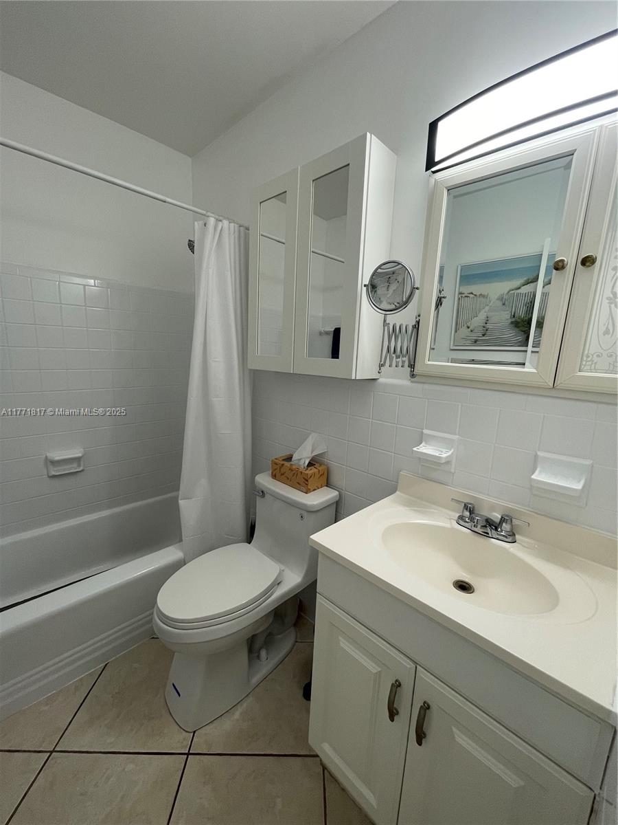 800 SW 10th Ter #17T, Hallandale Beach, Florida image 21