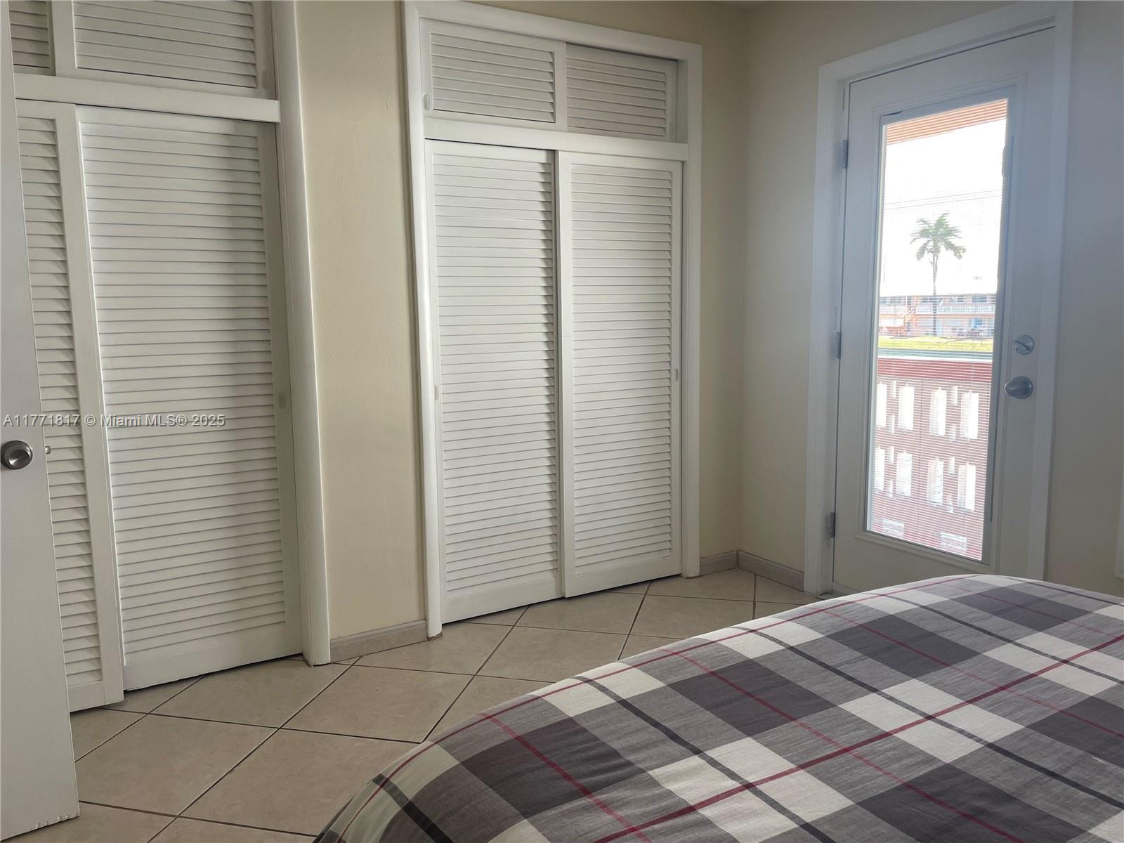 800 SW 10th Ter #17T, Hallandale Beach, Florida image 5