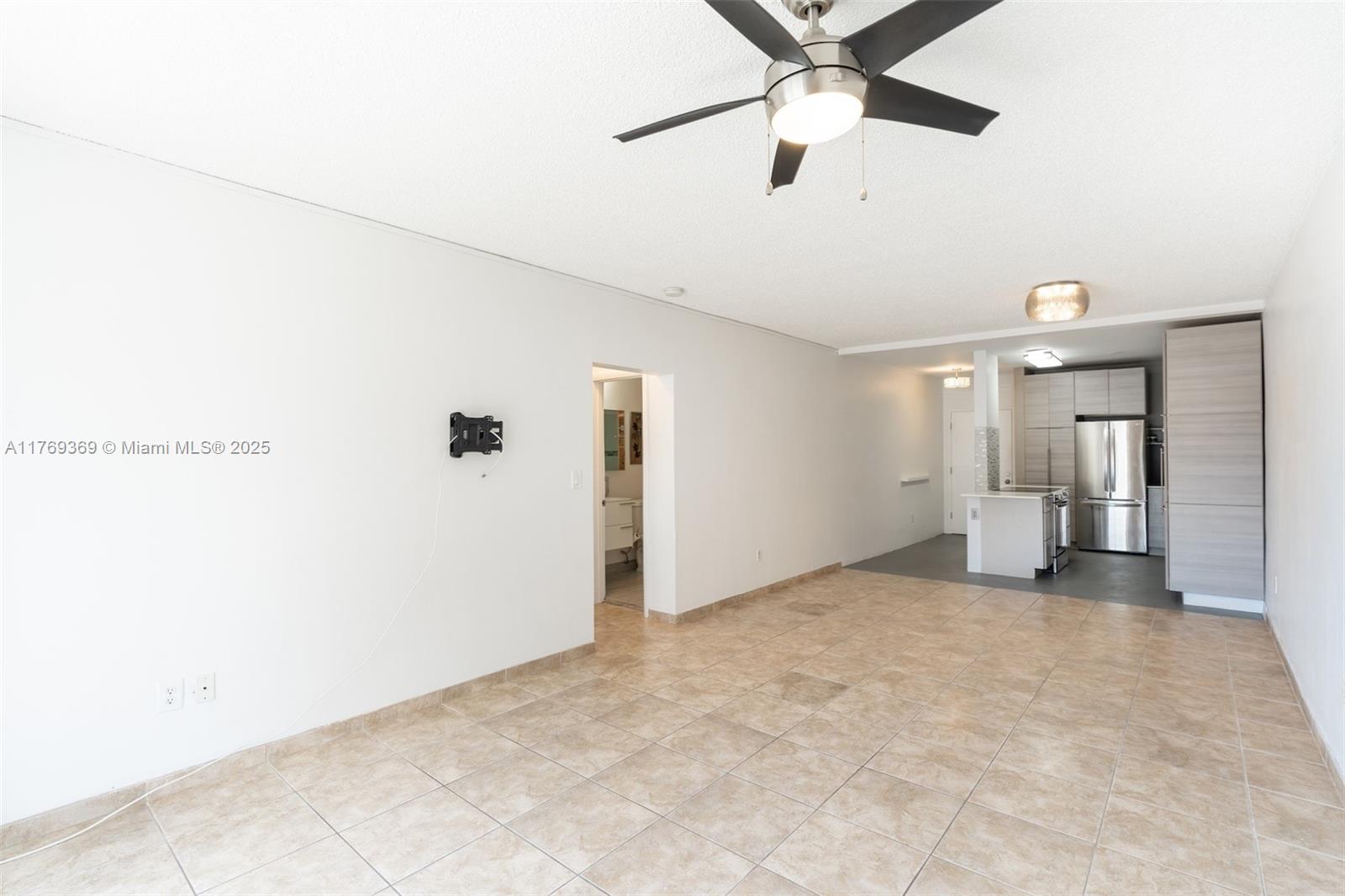 2500 Diana Dr #106, Hallandale Beach, Florida image 4
