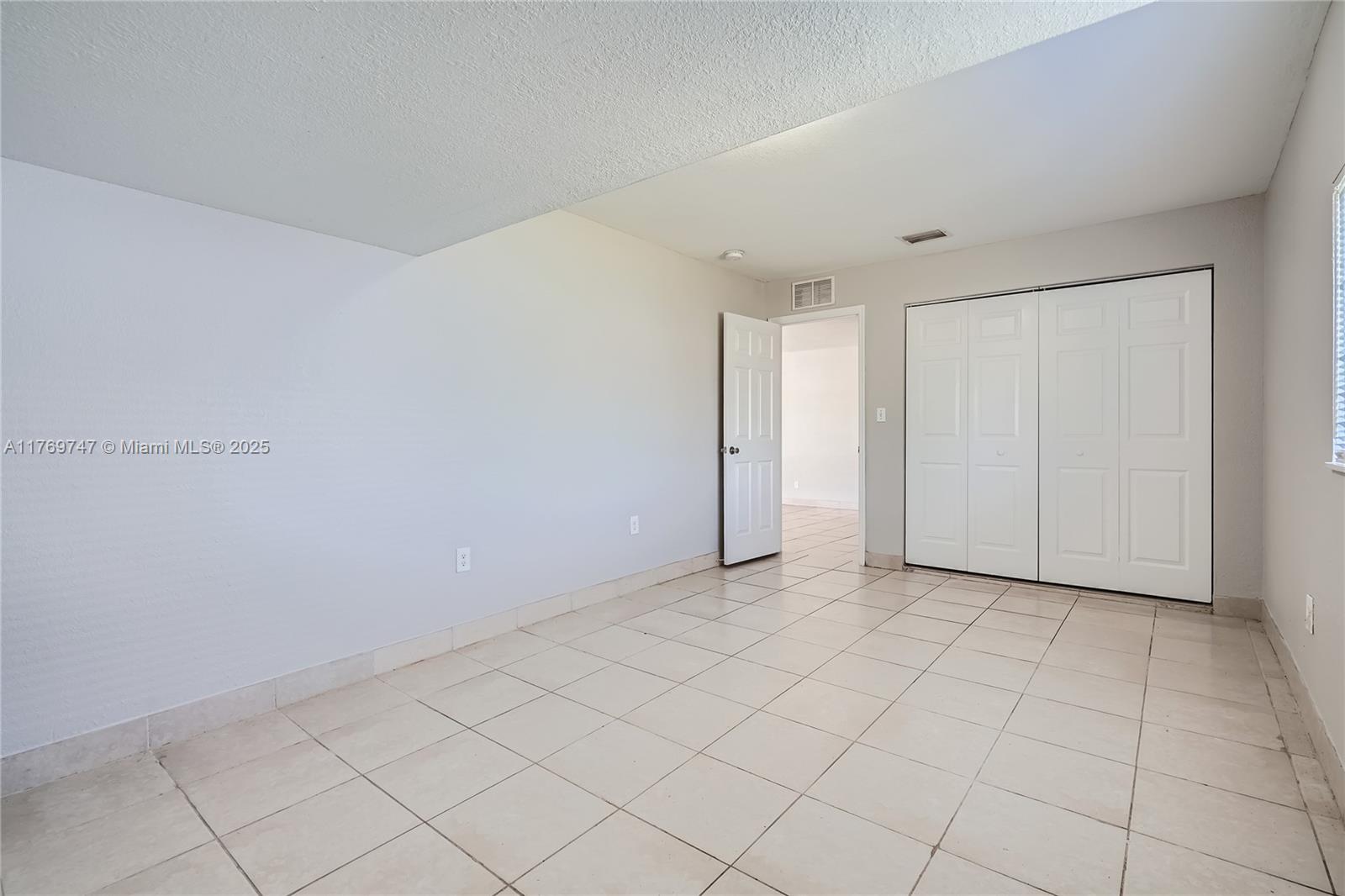 4720 NW 41st Pl, Lauderdale Lakes, Florida image 14