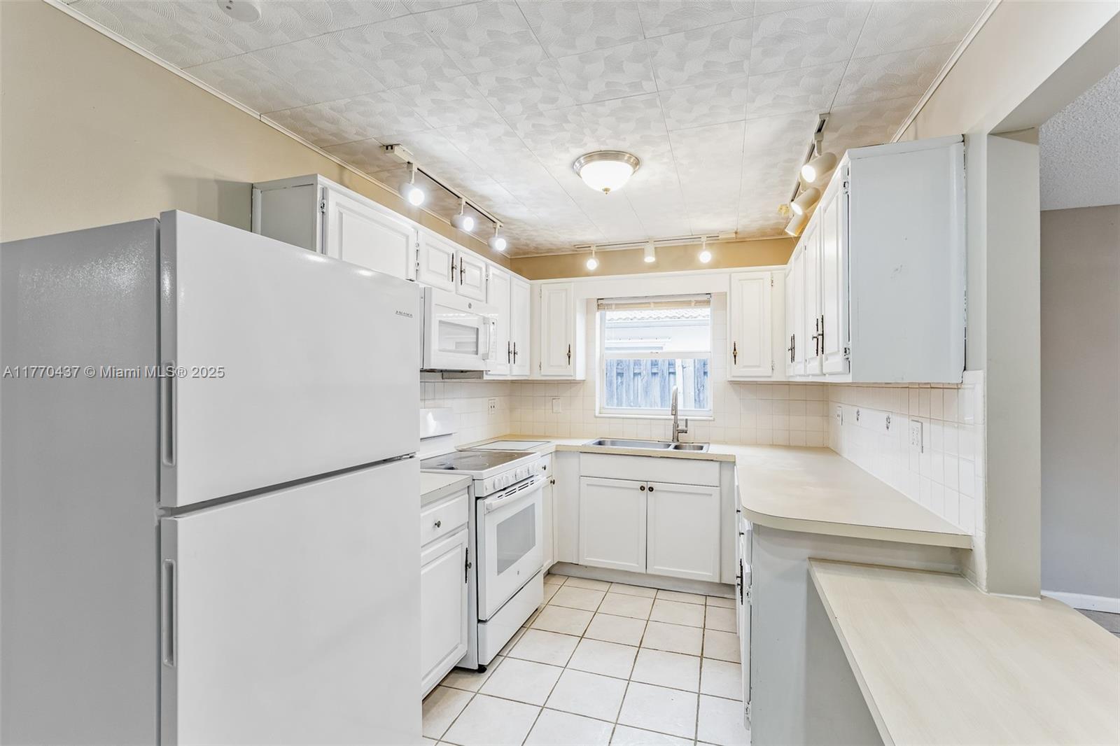 7505 NW 42nd St, Coral Springs, Florida image 2
