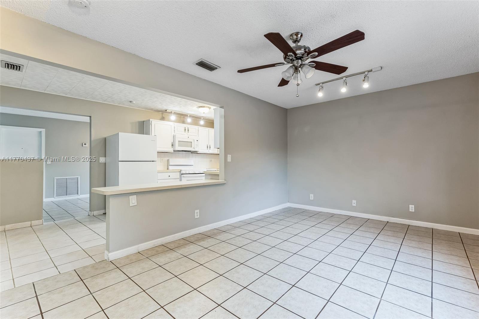 7505 NW 42nd St, Coral Springs, Florida image 4