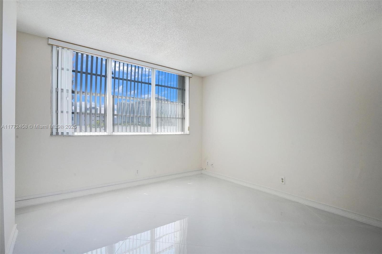 3113 S Ocean Dr #410, Hallandale Beach, Florida image 18