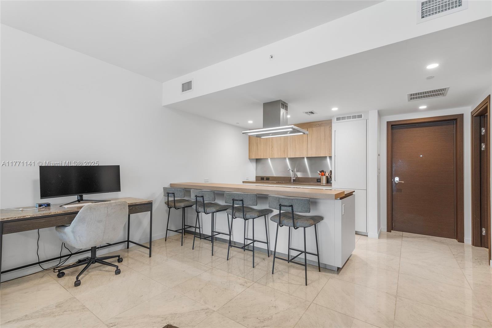 1000 Brickell Plz #2514, Miami FL 33131