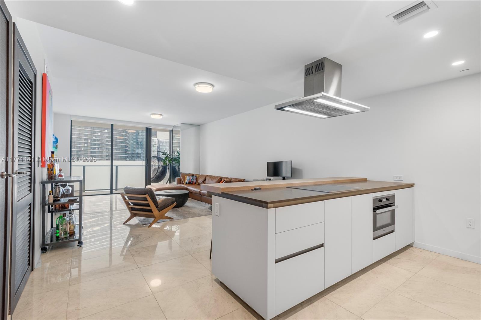 1000 Brickell Plz #2514, Miami FL 33131