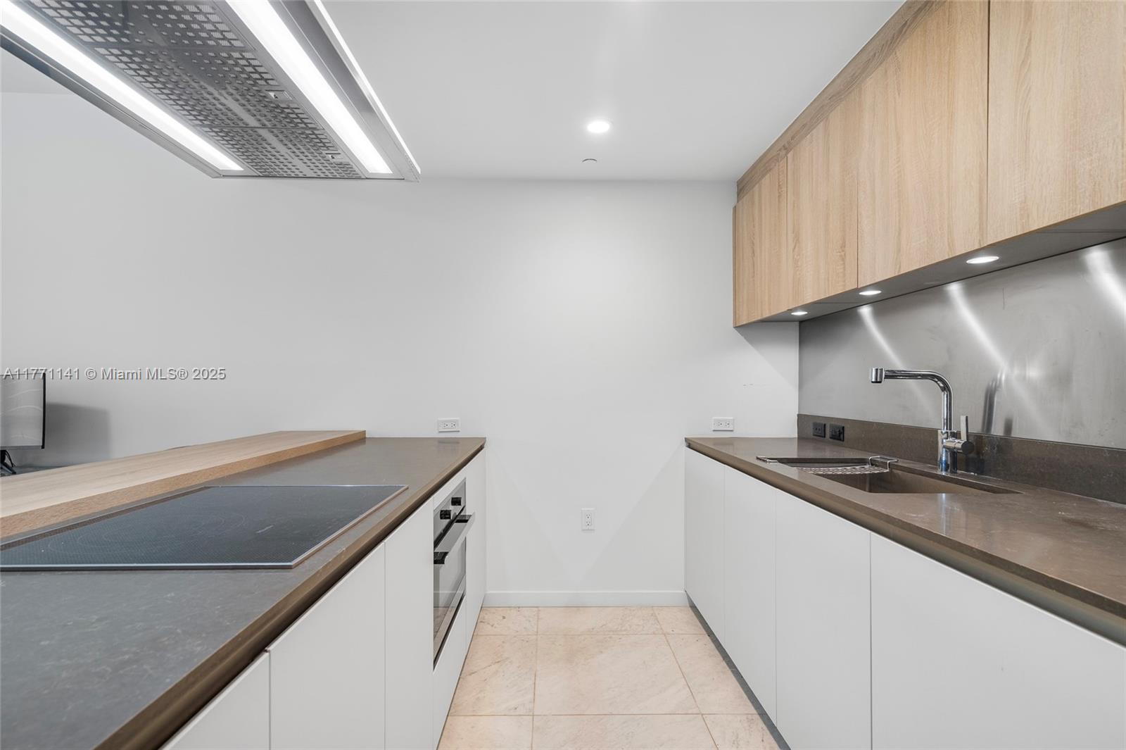1000 Brickell Plz #2514, Miami FL 33131