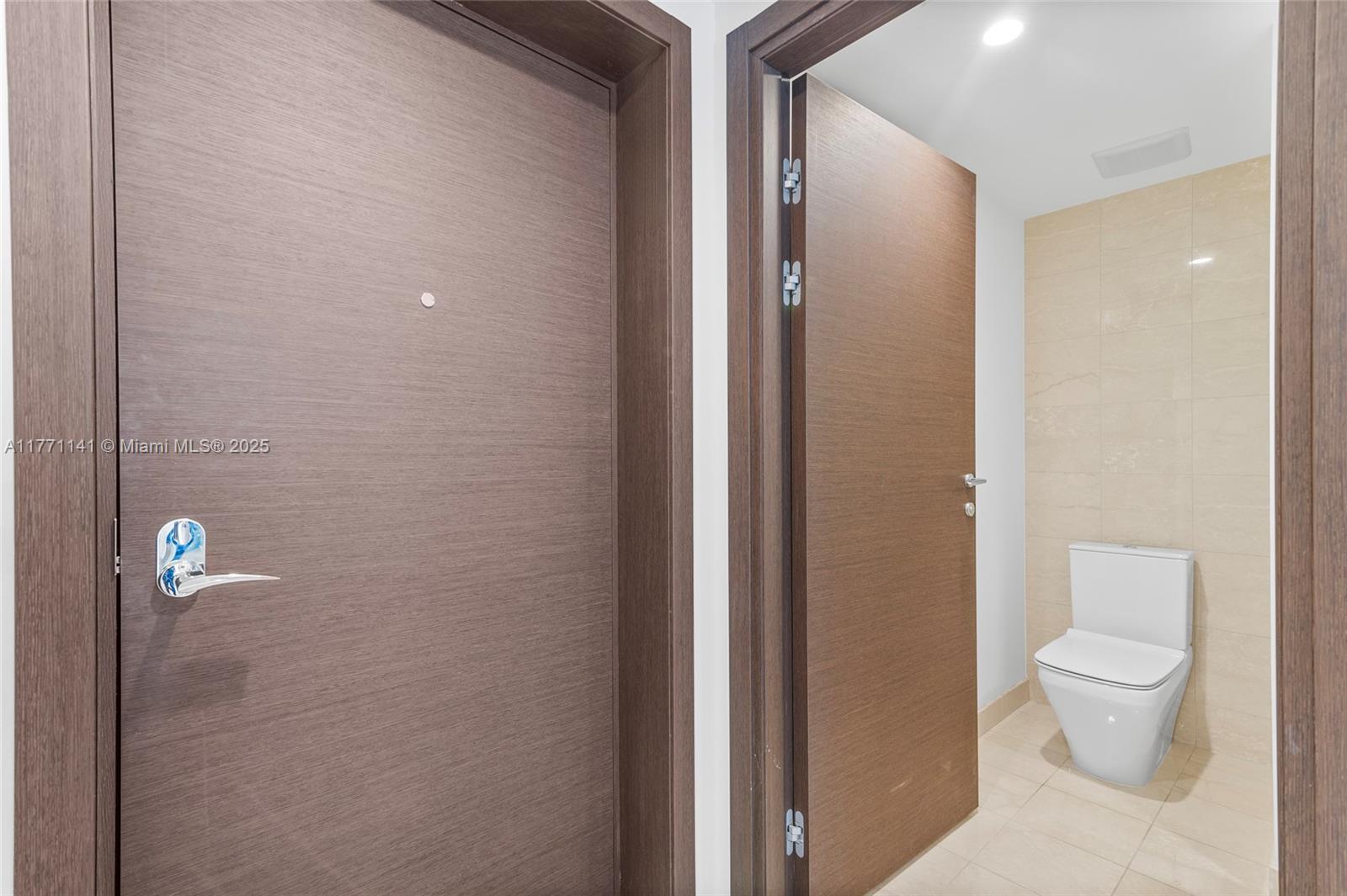 1000 Brickell Plz #2514, Miami FL 33131
