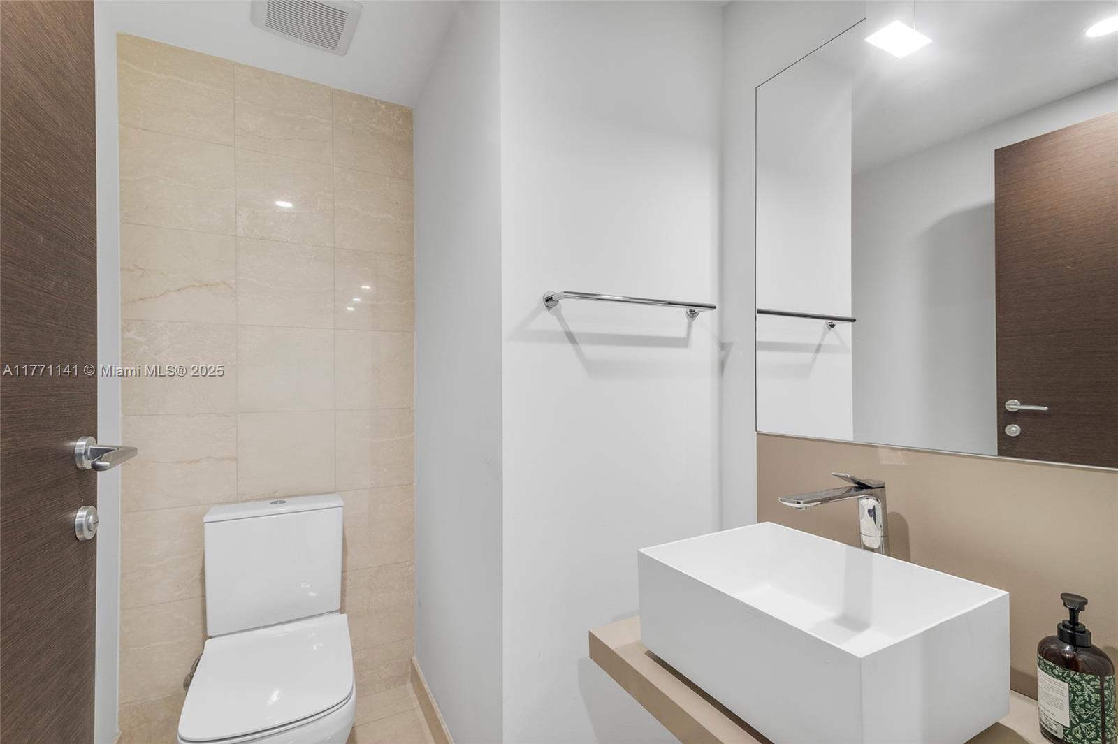 1000 Brickell Plz #2514, Miami FL 33131