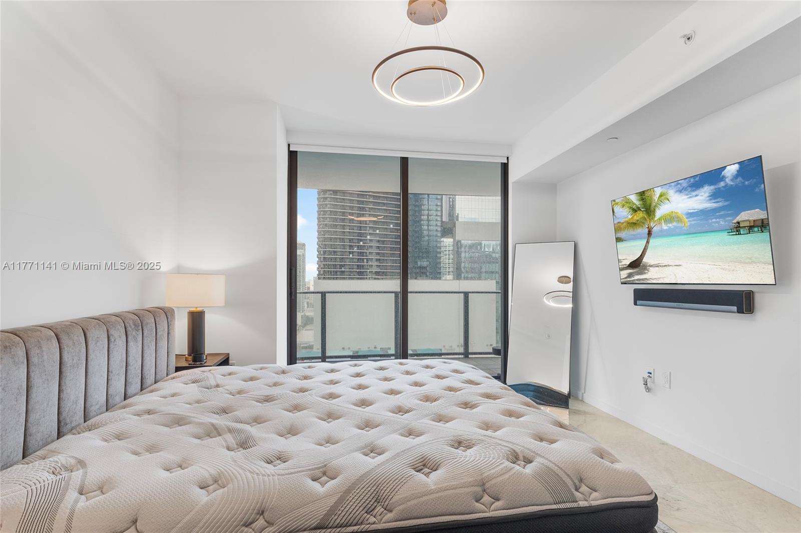 1000 Brickell Plz #2514, Miami FL 33131