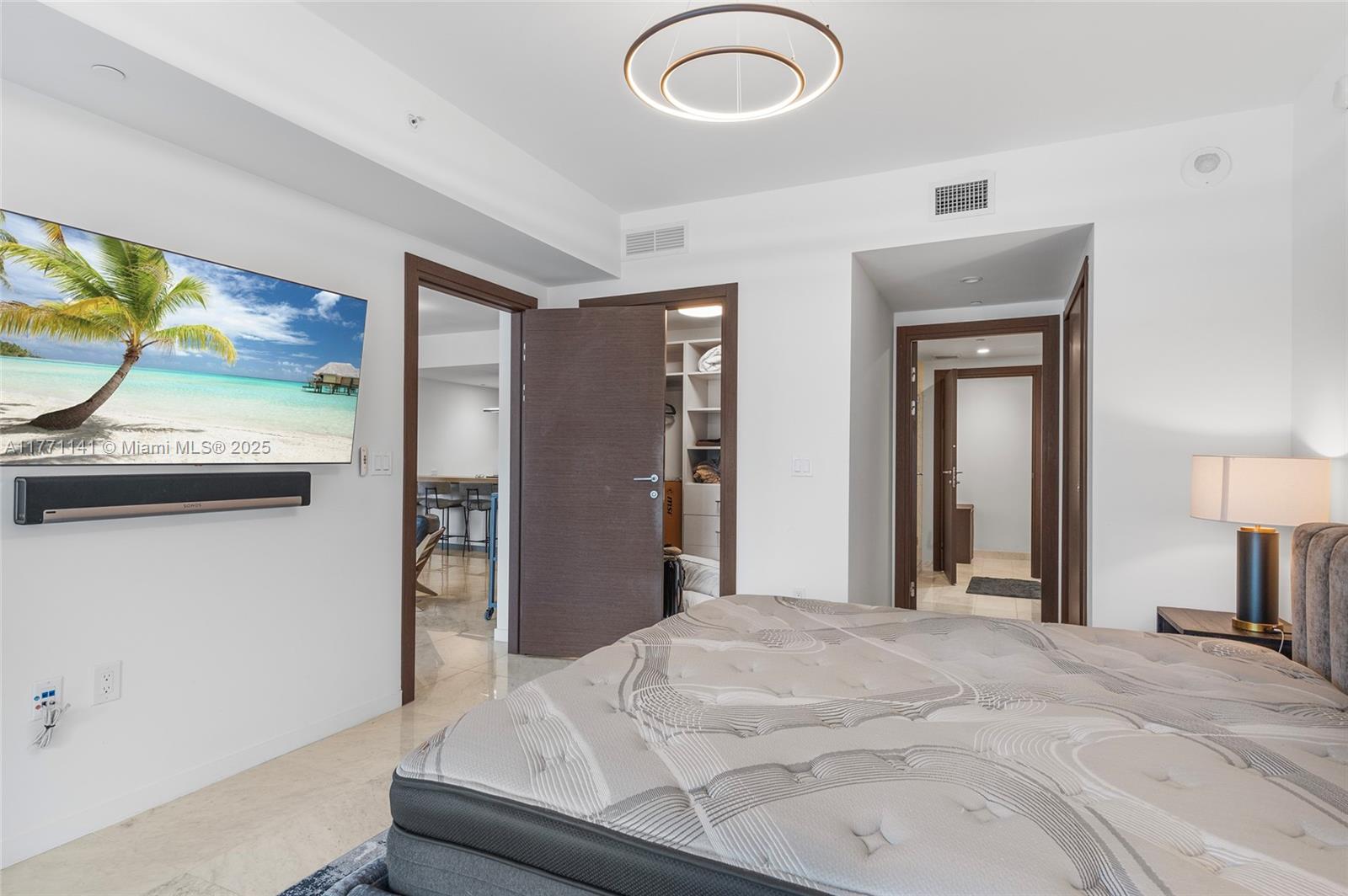 1000 Brickell Plz #2514, Miami FL 33131