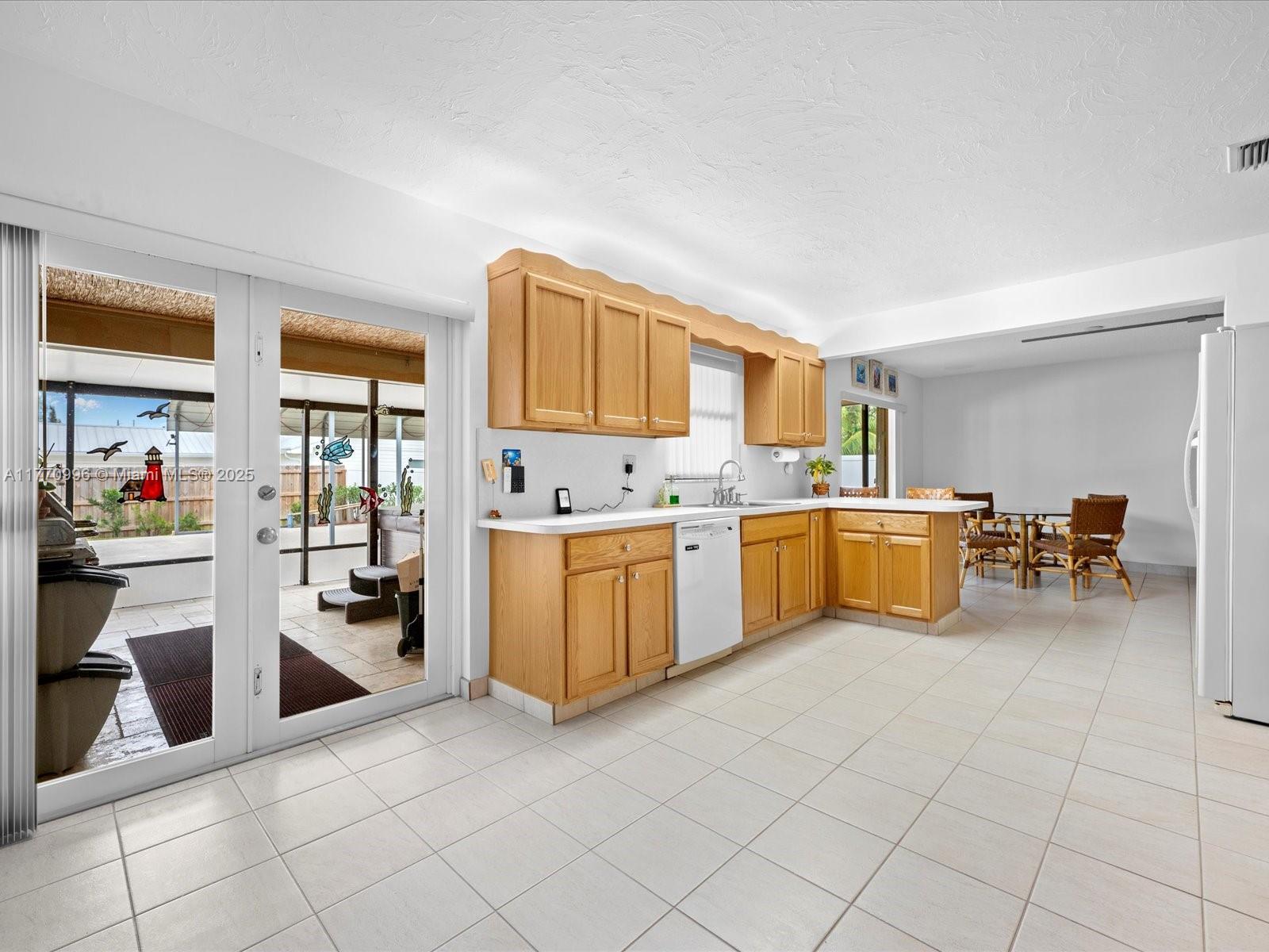 102 Chapel Ln, Tequesta, Florida image 5