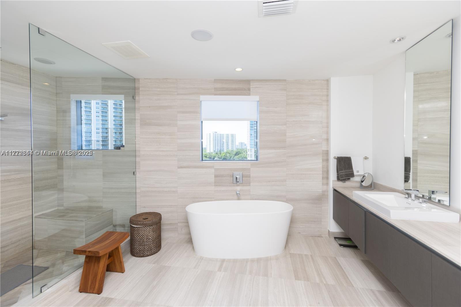 3300 NE 188th St #618, Aventura FL 33180
